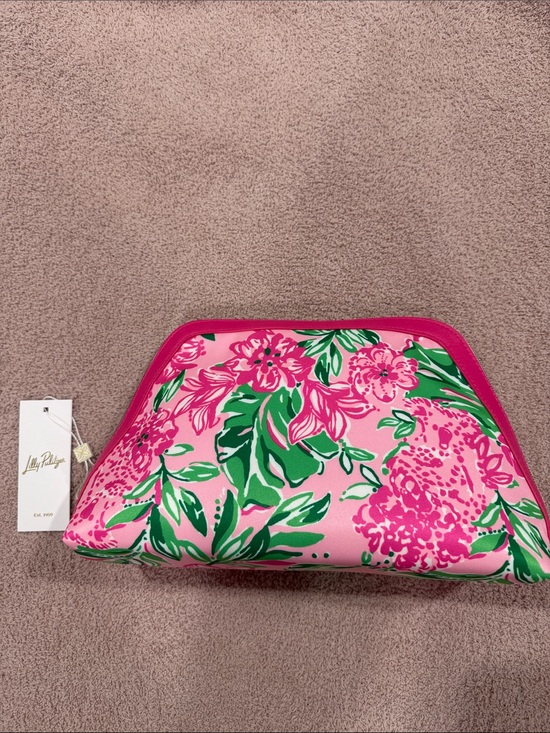 Lilly Pulitzer Handbags - NWT! Lilly Pulitzer Bright Pink Floral Cosmetic Case